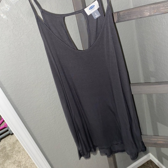 Keyhole back tank ⭐️ - Picture 3 of 3